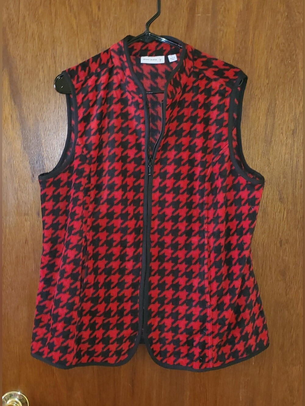 NWOT Susan Graver Red & Black Houndstooth Zip-Front Vest Sz Large